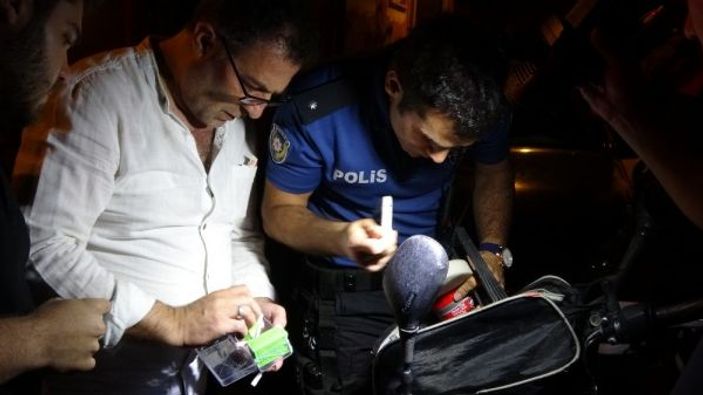 Silahlı saldırgan, tornavidayla polislere saldırdı