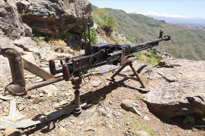 Pençe Harekatı’nda PKK’nın sığınakları imha ediliyor