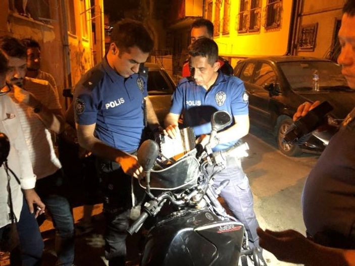 Silahlı saldırgan, tornavidayla polislere saldırdı