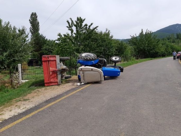 Amasya’da traktör devrildi: 4 yaralı