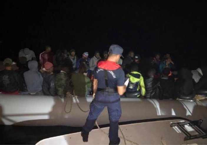 Yunan adasına kaçmaya çalışan 75 göçmen yakalandı
