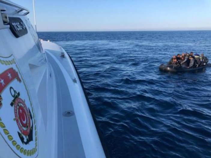 Yunan adasına kaçmaya çalışan 75 göçmen yakalandı