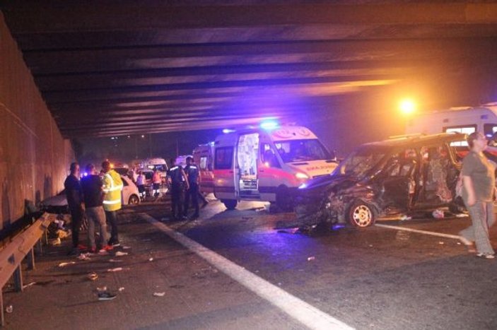 Makas atan sürücü kazaya neden oldu: 2 ölü 8 yaralı