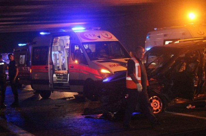 Makas atan sürücü kazaya neden oldu: 2 ölü 8 yaralı