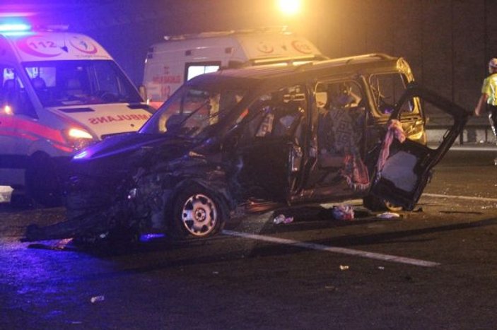 Makas atan sürücü kazaya neden oldu: 2 ölü 8 yaralı