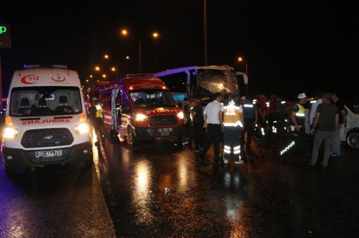 Adana’da yolcu otobüsleri kaza yaptı: 20 yaralı