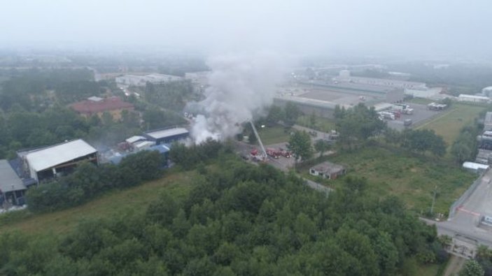 Kocaeli'de atık pil fabrikasında yangın