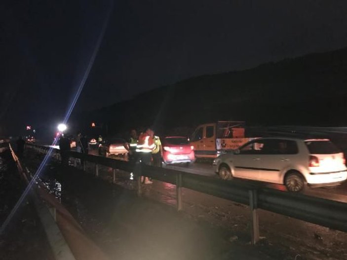 Manisa - İzmir yolu heyelan nedeniyle trafiğe kapandı