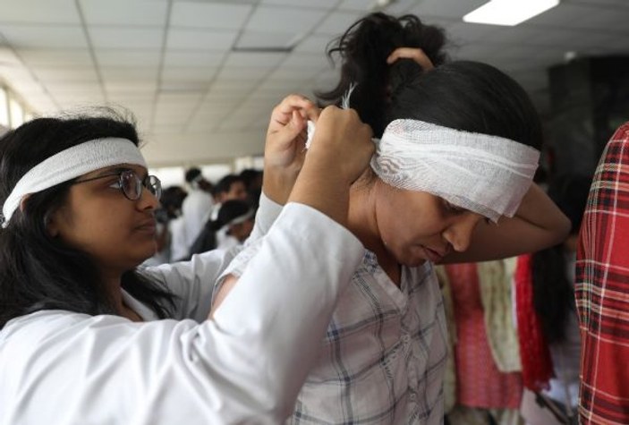 Hindistan'da doktorlardan hasta yakını şiddetine tepki