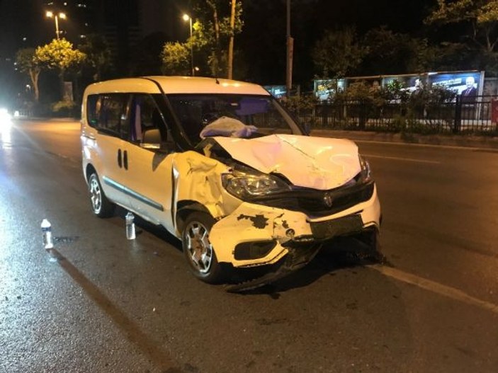 Beşiktaş’ta ticari aracın çarptığı otomobil takla attı