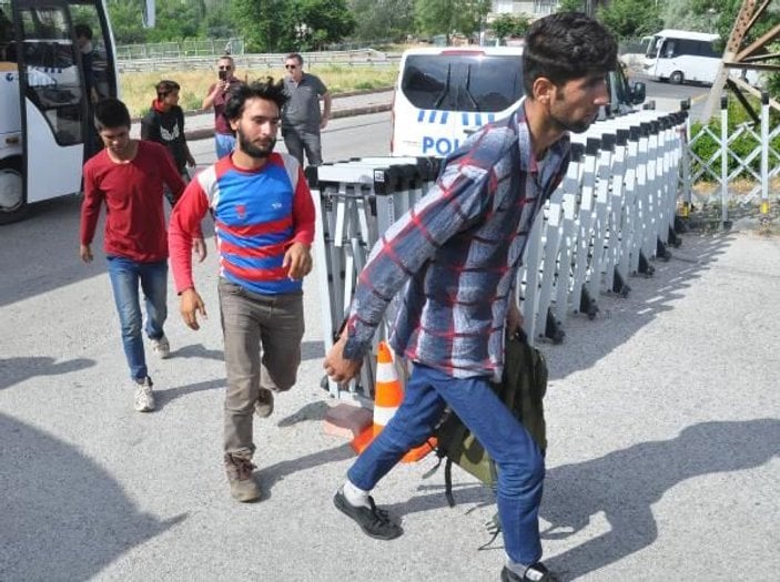 500 dolar karşılığında Türkiye'ye gelen kaçak göçmenler