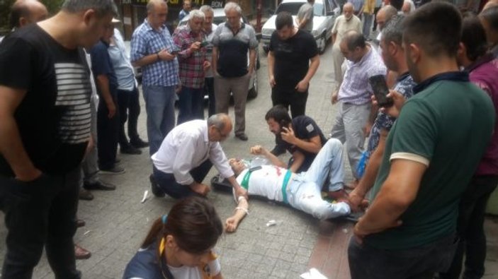 Bursa'da kahve içerken bıçaklandı