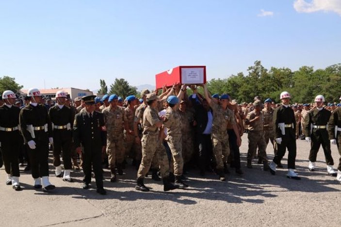 Teröristlerin kaçırdığı Uzman Çavuş Polat'a tören