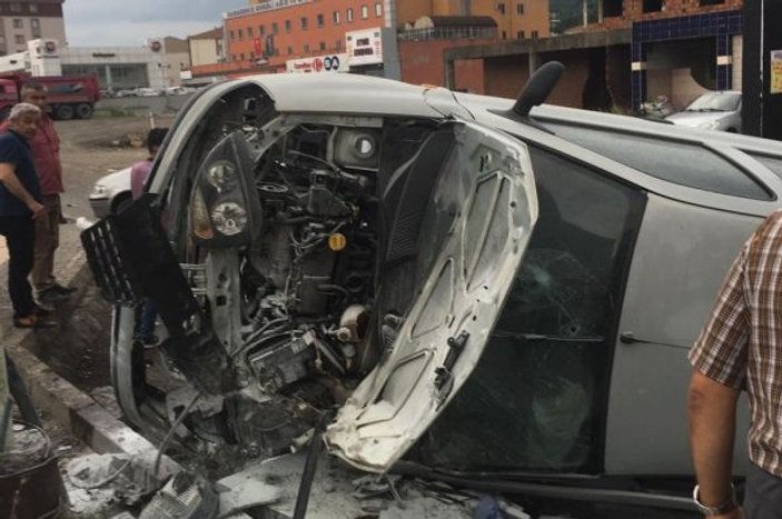 Zonguldak'ta araç sürücüsü fenalaşınca kaza yaptı