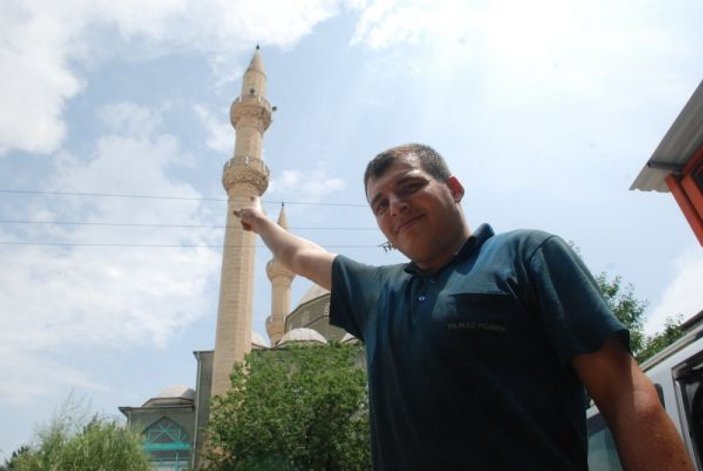 Tokat'ta caminin minaresine yıldırım düştü