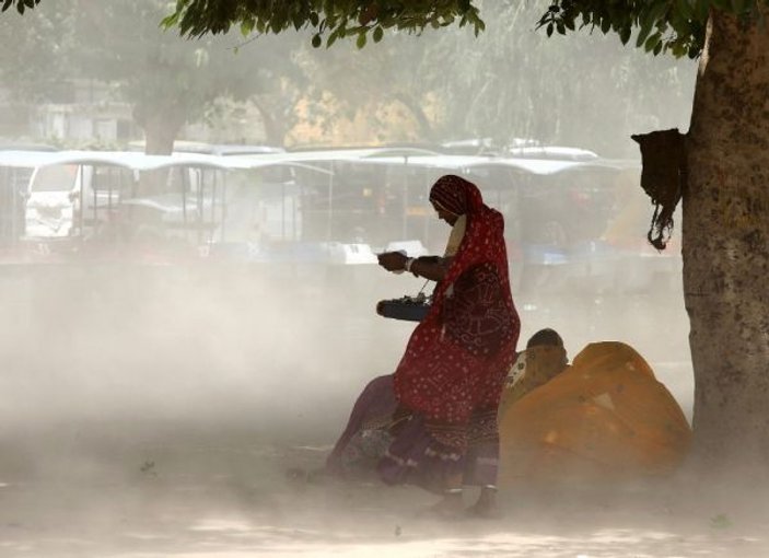 Hindistan’da aşırı sıcaklar yüzünden 92 kişi öldü