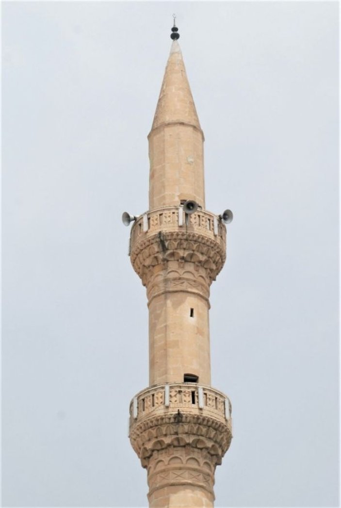 Tokat'ta caminin minaresine yıldırım düştü