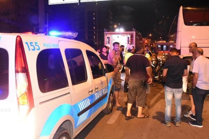 İzmir'de duran otobüse arkadan vurdu: 4 yaralı
