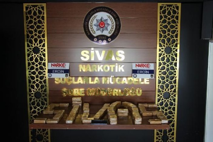 Sivas'ta araçtan 28 kilo eroin çıktı