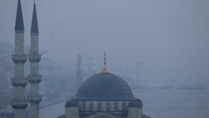 İstanbul Boğazı'nda sis etkili oluyor