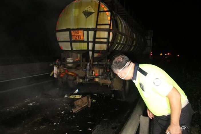 Bolu Dağı'nda asit yüklü tanker kaza yaptı