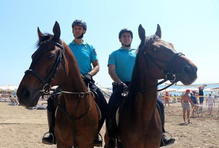 Antalya'nın plajları atlı jandarma birliklerine emanet