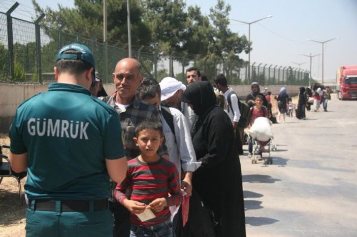 Suriyelilerin Türkiye'ye dönüşü sürüyor