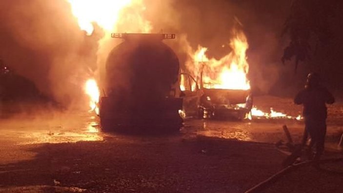 Pamukova'da park halindeki tanker ve minibüs yandı