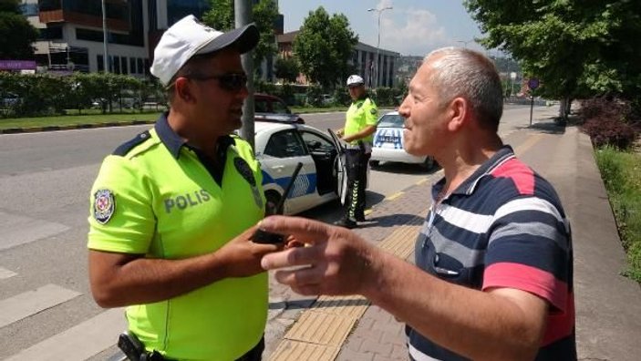 Karabük'te yayalarla polis arasında ilginç diyalog