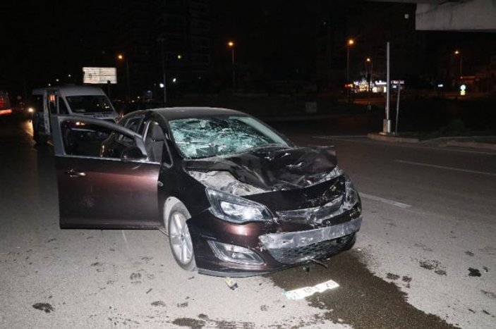 Adana'da otomobil engelli motosikletine çarptı