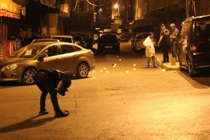 Bağcılar'da silahlı çatışma: 4 ağır yaralı  