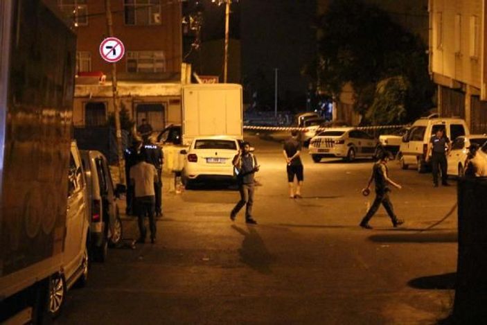 Bağcılar'da silahlı çatışma: 4 ağır yaralı  