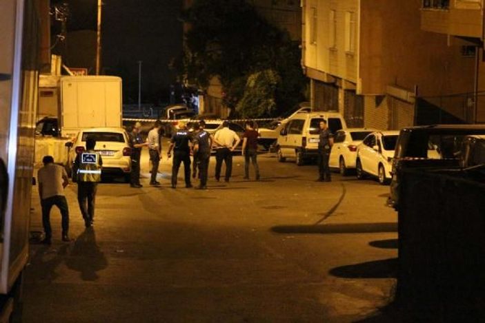 Bağcılar'da silahlı çatışma: 4 ağır yaralı  