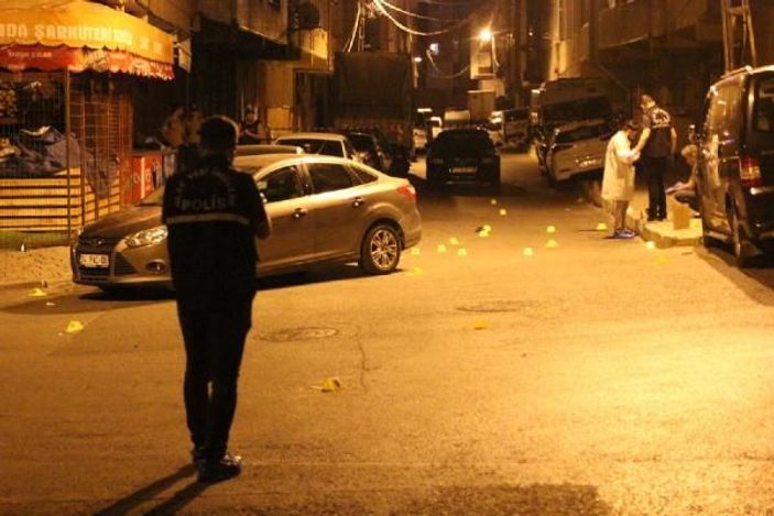 Bağcılar'da silahlı çatışma: 4 ağır yaralı  