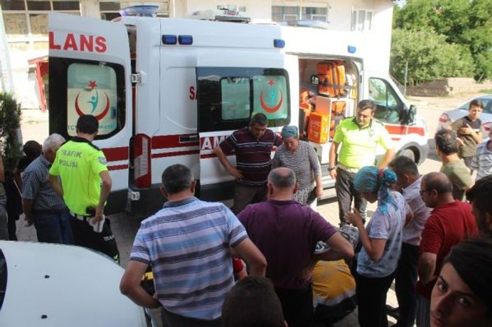 Sivas'ta otomobil çarpan çocuk yaralandı