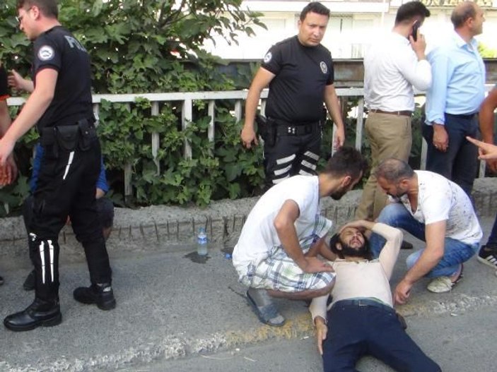 Sigara vermeyen Suriyelilere ateş açtı