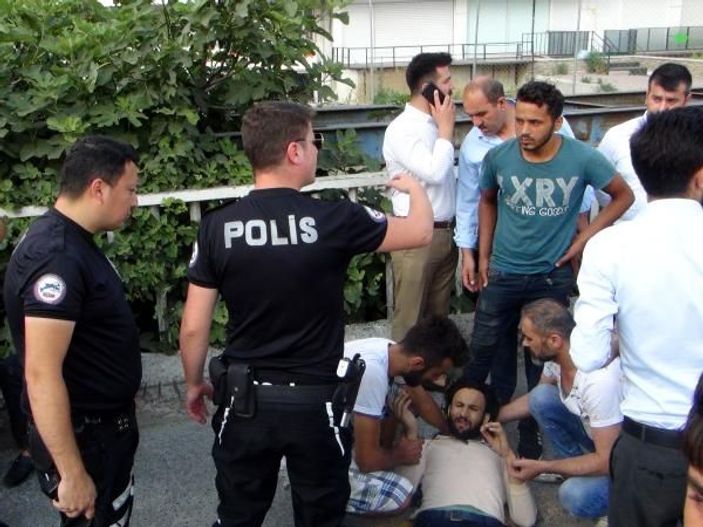 Sigara vermeyen Suriyelilere ateş açtı