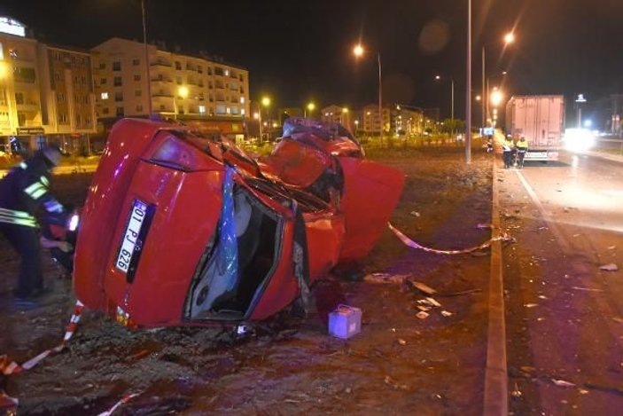 Sivas'ta düğün konvoyundaki araç kaza yaptı: 1 ölü, 3 yaralı