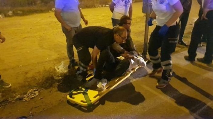 Bursa'da karşıya geçmek isterken minibüsün altında kaldı