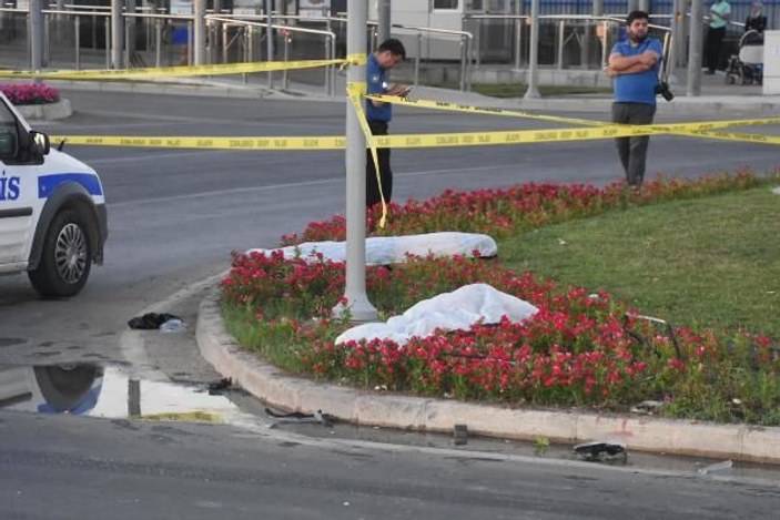 İzmir'de feci kaza: 2 ölü 