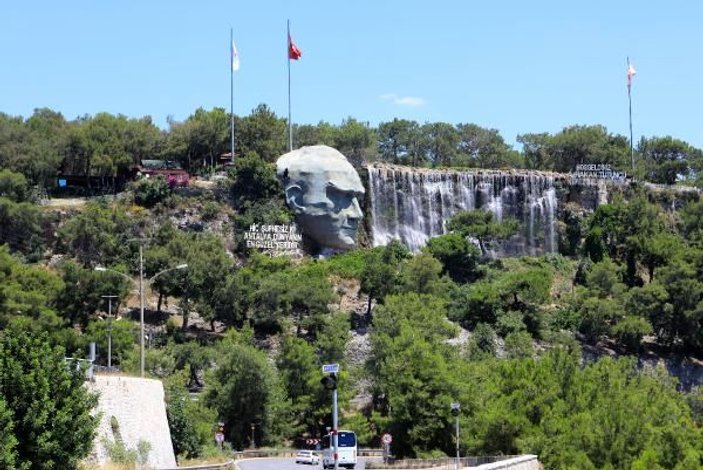 Atatürk maskı kırıldı