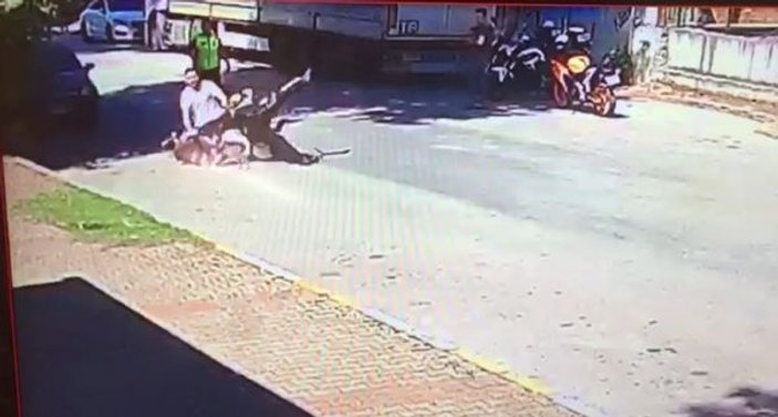Dur ikazına uymayan motosikletli polise çarptı