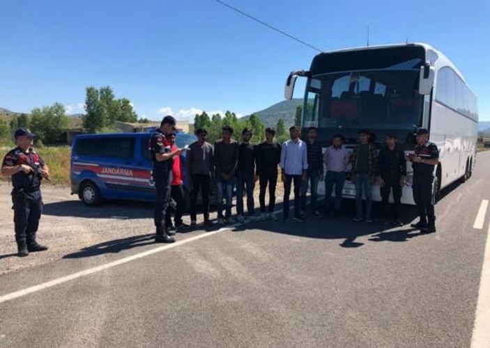 Çankırı'da 17 göçmen yakalandı
