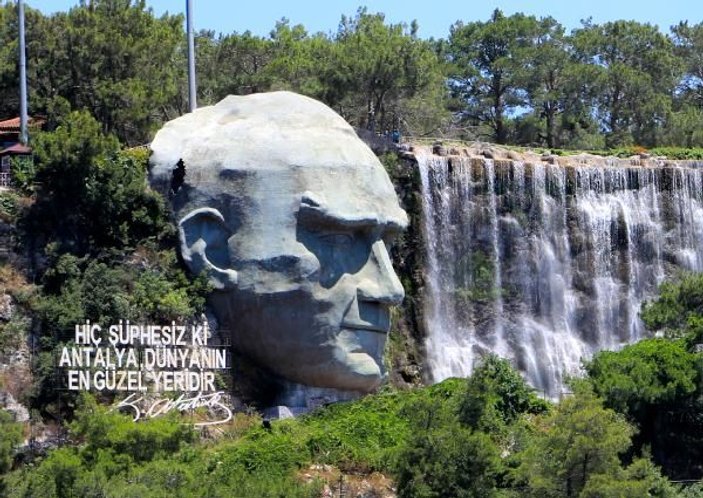 Atatürk maskı kırıldı