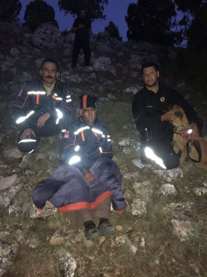 AFAD, kayıp yaşlı adamı dağlık arazide buldu