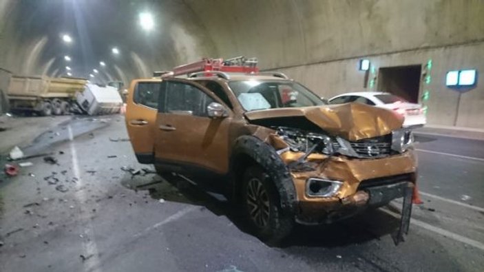 Pendik'te havalimanına giden tünelde kaza