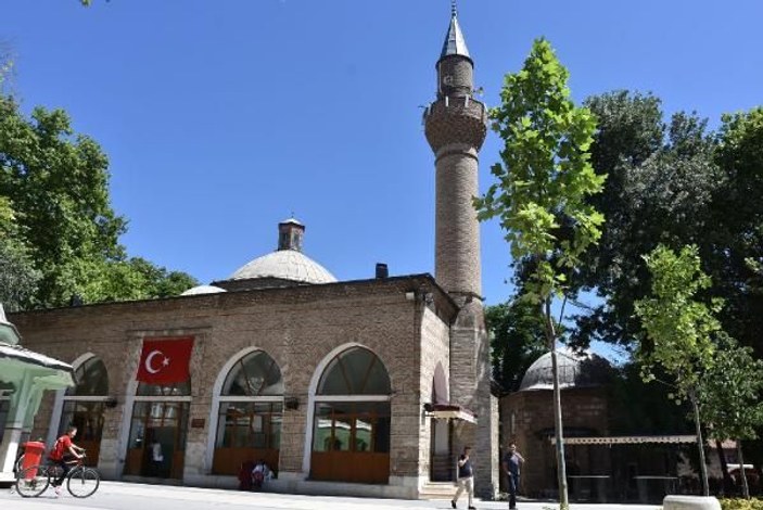 Bursa'da 600 yıllık külliyeye saldırı