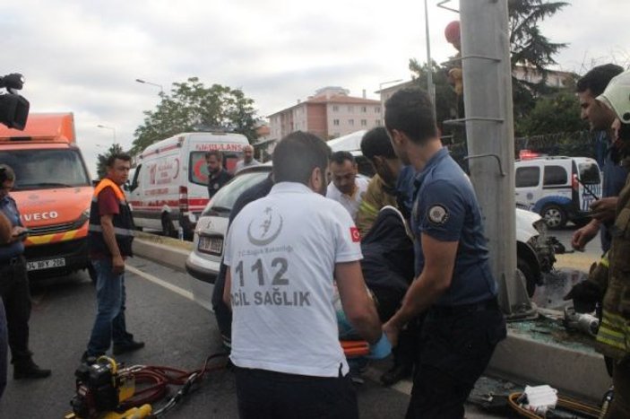 Bakırköy'deki feci kazada anne oğul ölümden döndü