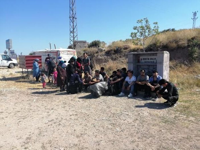 Midilli Adası'na kaçmak isteyen 85 göçmen yakalandı