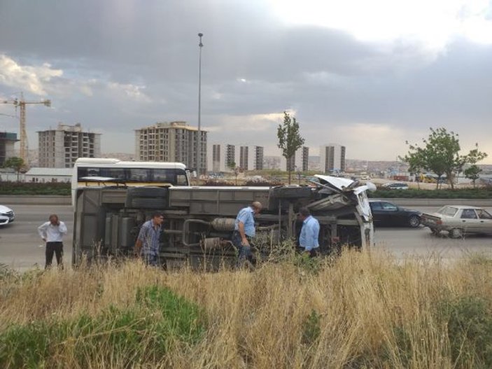 Ankara’da işçi servisi kaza yaptı:14 yaralı